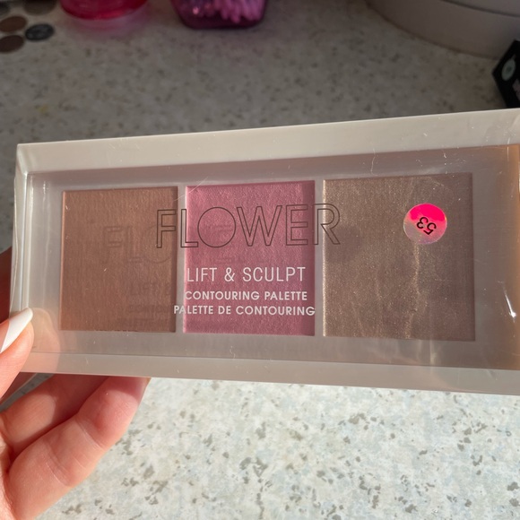 BNIB Flower Lift & Sculpt Contouring Palette - Light to Medium - Picture 3 of 4